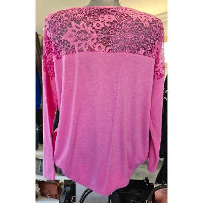 Pull rose, dos en dentelle