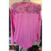 Pull rose, dos en dentelle